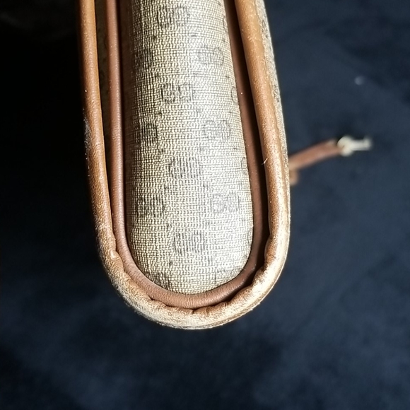 COPY - Vintage Gucci Briefcase - Picture 15 of 16